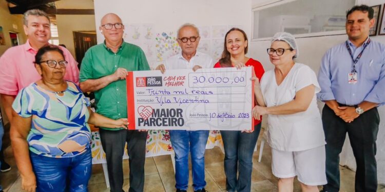 Maior Parceiro: Cícero Lucena libera recursos para apoiar a Vila Vicentina