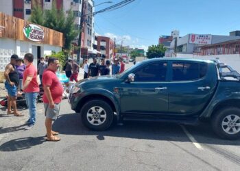 Motociclista morre após ser atingido por caminhonete e arremessado, em João Pessoa