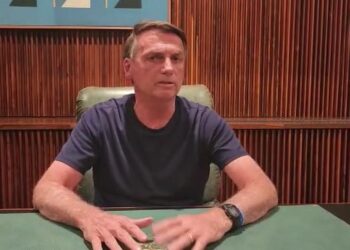 Bolsonaro se diz “surpreso” com operação da PF e nega ter tomado vacina contra Covid