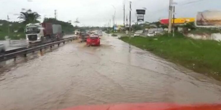 DESCASO DAS AUTORIDADES DEIXA MOTORISTAS REVOLTADOS NA BR 230