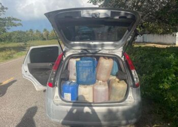 Carro é apreendido com 640 litros de combustível sem nota fiscal no litoral da Paraíba