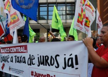 Centrais sindicais fazem atos por melhores condições de trabalho