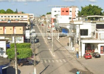 Troca de tiros termina com um morto e viatura da PM crivada a balas em Mamanguape