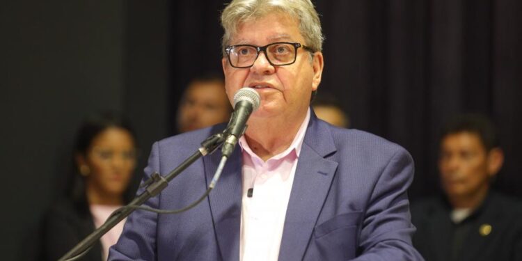 João Azevêdo descarta apoio do governo para empresários que patrocinam o Maior São João do Mundo