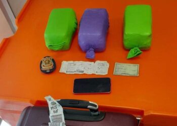 Polícia Federal encontra 6,5 kg de pasta base de cocaína escondidos em malas no Aeroporto Castro Pinto