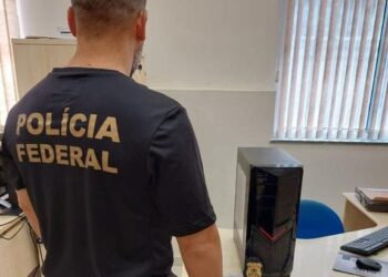 Polícia Federal prende ex-ajudante de ordens de Bolsonaro, por uso de dados falsos de vacina