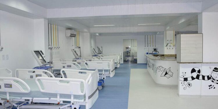 Mais 15 leitos de enfermaria e UTI são abertos no Hospital de Valentina após aumento de síndromes gripais em crianças