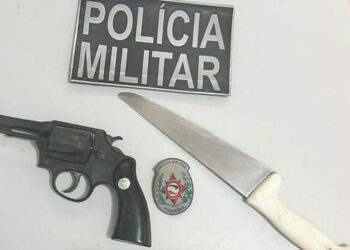 Polícia prende homem suspeito de fazer filho de refém e expulsar mulher de casa na Paraíba