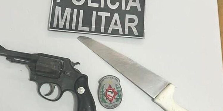 Polícia prende homem suspeito de fazer filho de refém e expulsar mulher de casa na Paraíba