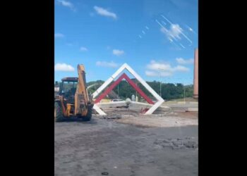 VEJA VÍDEO: estrutura de concreto desaba em praça na cidade de Santa Rita durante instalação