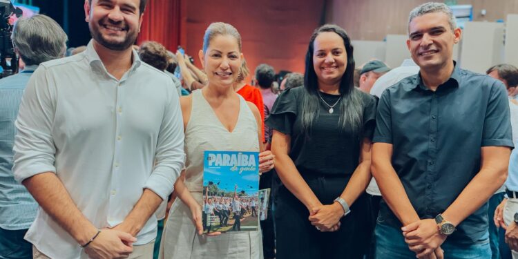 Deputada Danielle do Vale acompanha lançamento da revista “Paraíba da Gente” ao lado de prefeitos aliados
