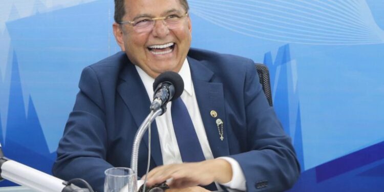 Adriano revela que já recebeu ligações de prefeitos, vereadores e deputados demonstrando apoio à sua candidatura ao Governo do Estado