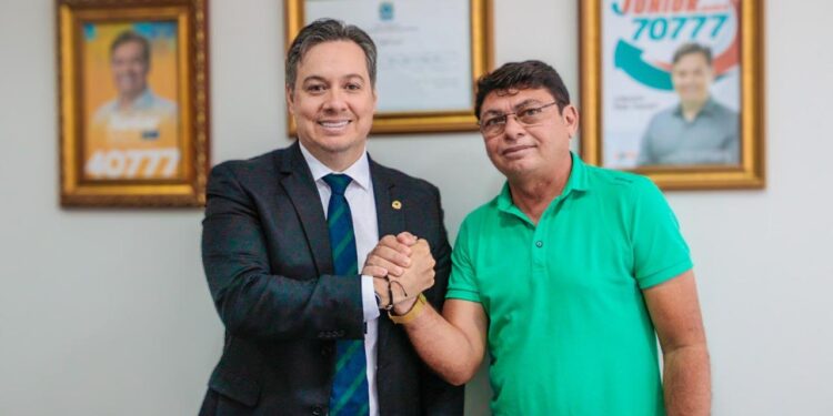 Júnior Araújo destina R$ 400 mil para pavimentação no município de Jericó