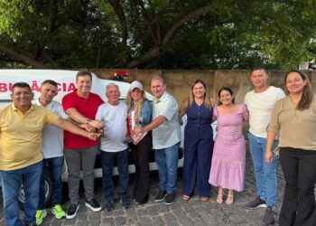 Deputado Júnior Araújo entrega ambulância no último dia de mandato de Zé Aldemir em Cajazeiras