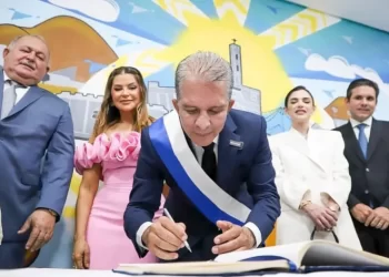 Nabor Wanderley toma posse como prefeito de Patos em solenidade na Câmara Municipal