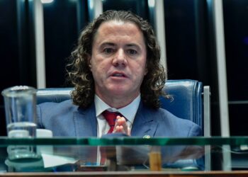 Presidente em exercício do Senado no 8/1, Veneziano participa nesta quarta de solenidade convocada por Lula em Brasília