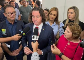 Veneziano lamenta contínuo descaso do Governo do Estado com pacientes que recebem medicamentos no Cedmex em Campina Grande