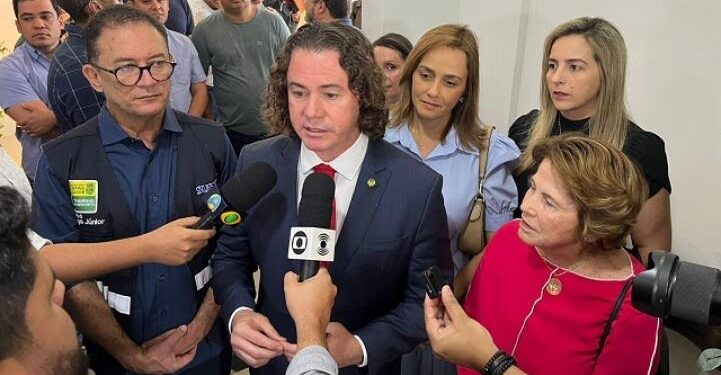 Veneziano lamenta contínuo descaso do Governo do Estado com pacientes que recebem medicamentos no Cedmex em Campina Grande